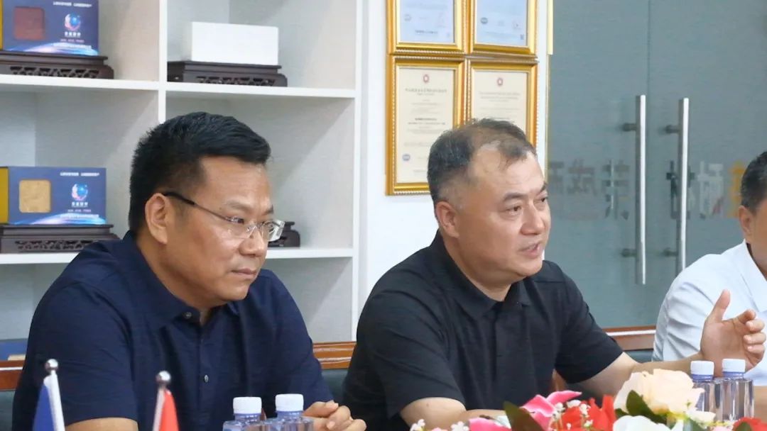 新密市委常委、政法委書記劉軍杰一行蒞臨榮盛科技集團調(diào)研指導(dǎo)